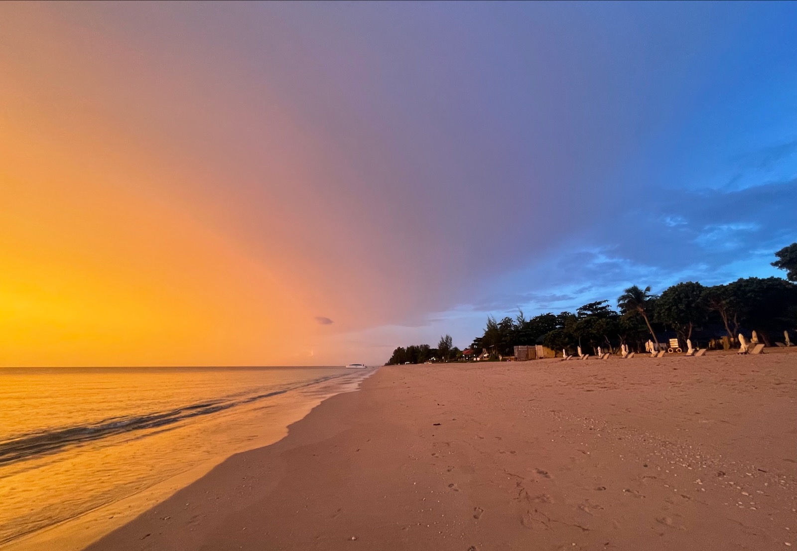 Thailand, showing off